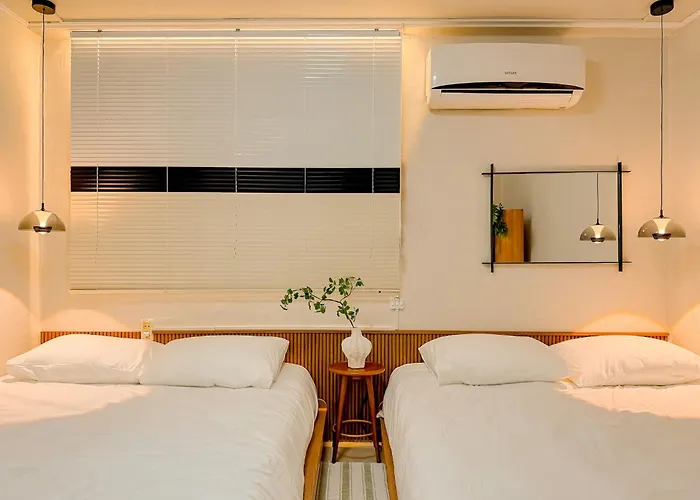 10 Minutes To Hongdae, Gongdeok Station, Mangwon Market, 10 Minutes To Itaewon, Haebangchon & 명동