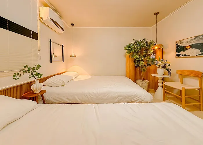 Apartamento 10 Minutes To Hongdae, Gongdeok Station, Mangwon Market, 10 Minutes To Itaewon, Haebangchon & 명동